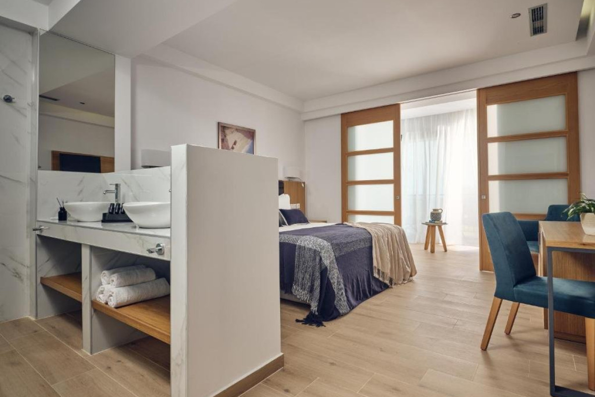 CAVO ORIENT BEACH HOTEL