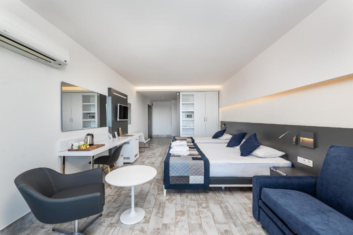 White City Beach Hotel