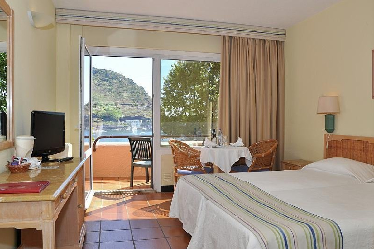 Baia Madeira Hotel - Ocean Beachfront