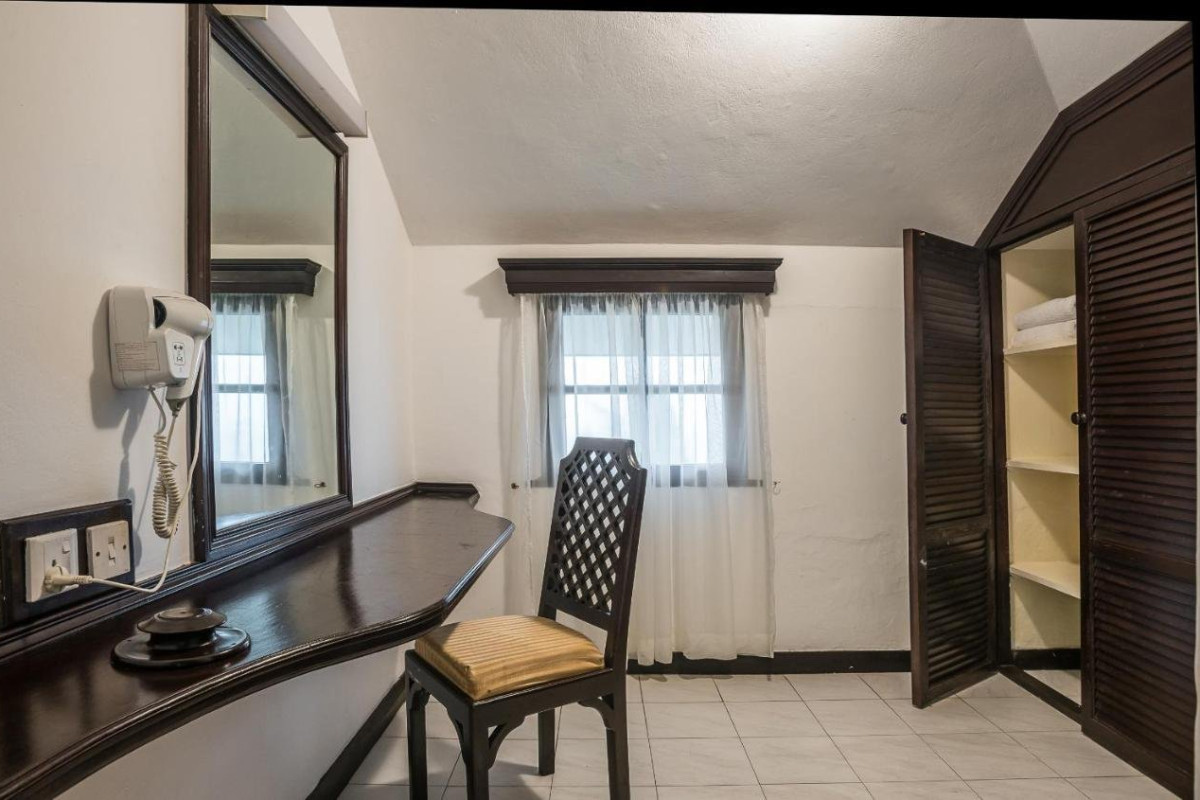 Prideinn Flamingo Beach Resort and Safari Tsavo Explorer RO