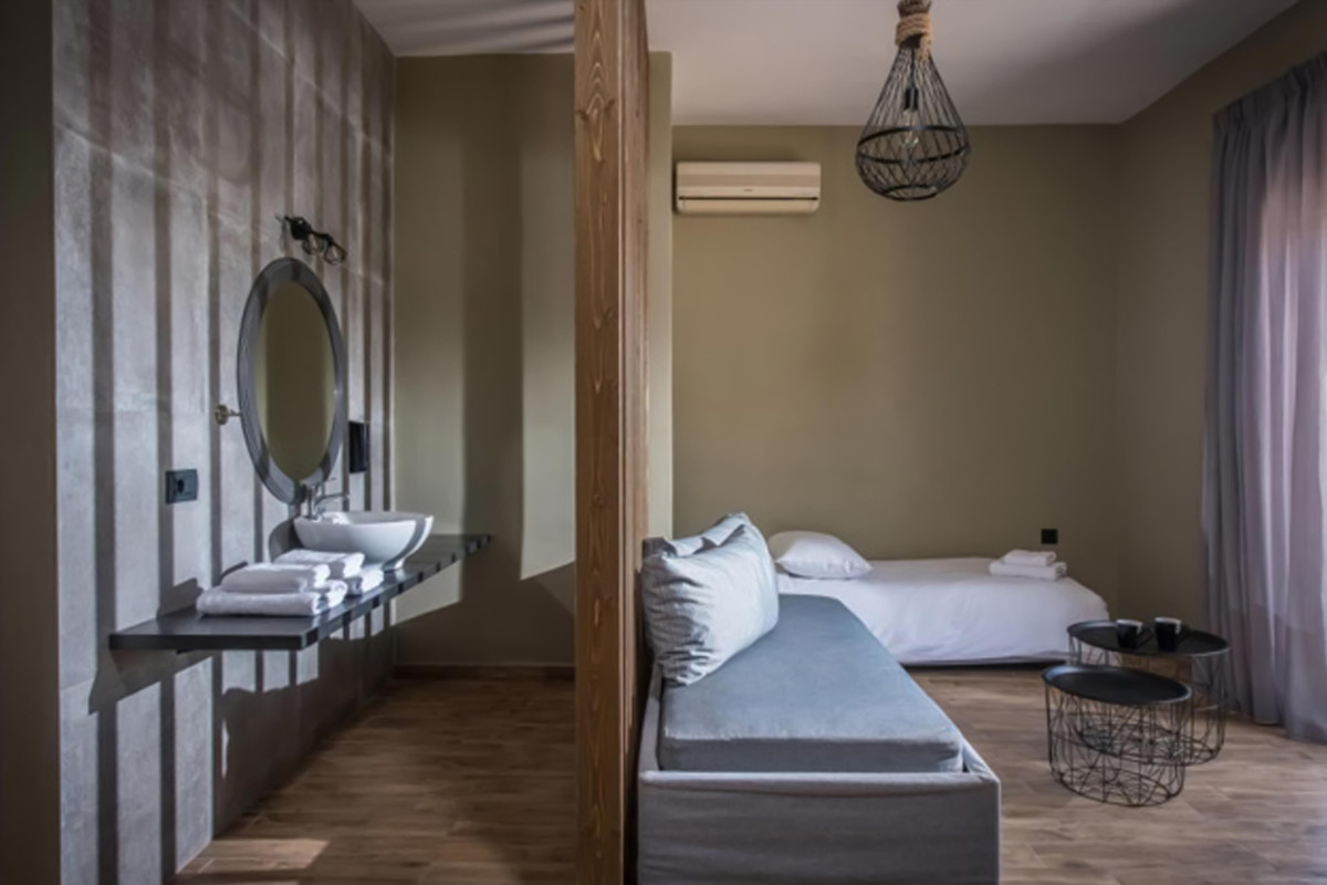 Petousis Hotel & Suites