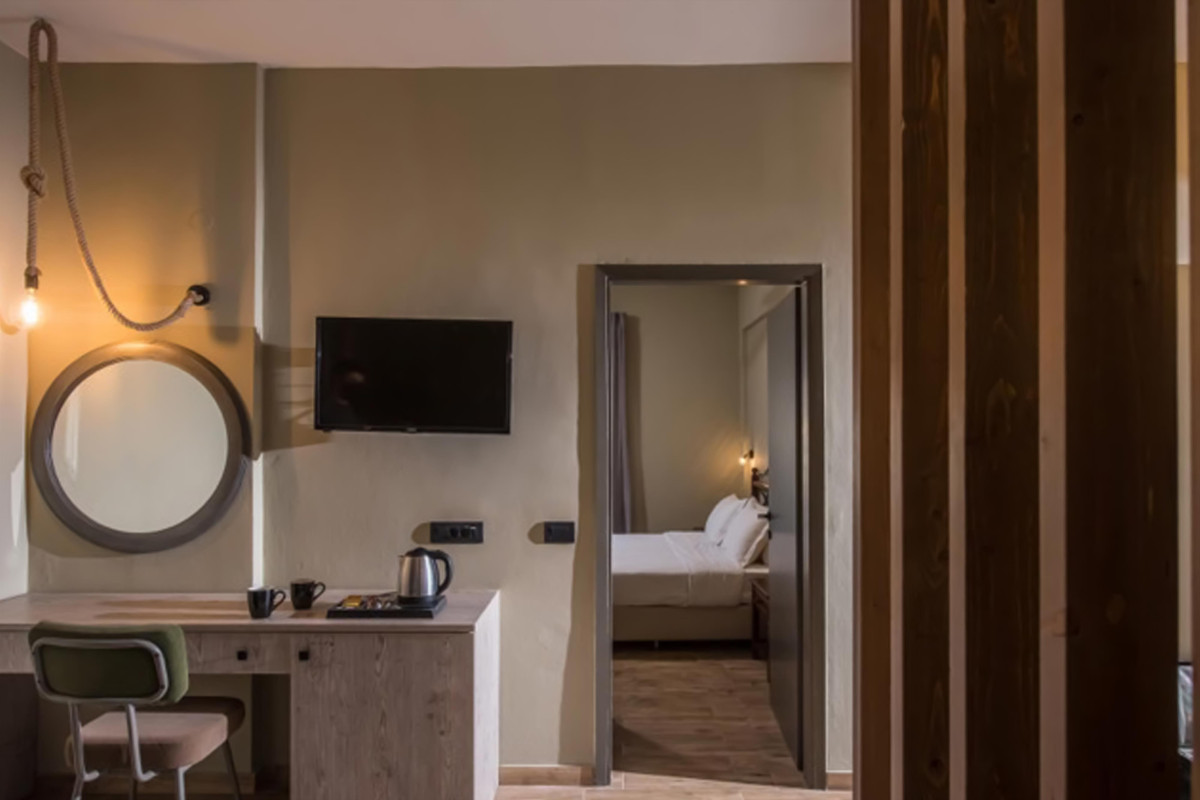 Petousis Hotel & Suites