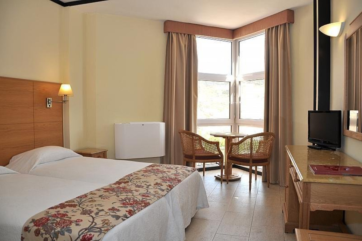 Baia Madeira Hotel - Ocean Beachfront