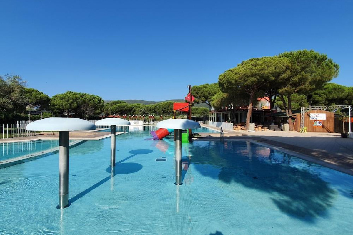 Camping Lacona Pineta