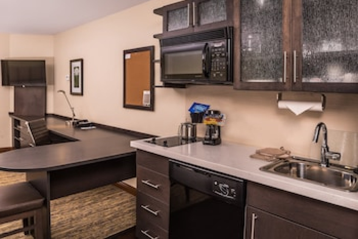 CANDLEWOOD SUITES KANSAS CITY SPEEDWAY