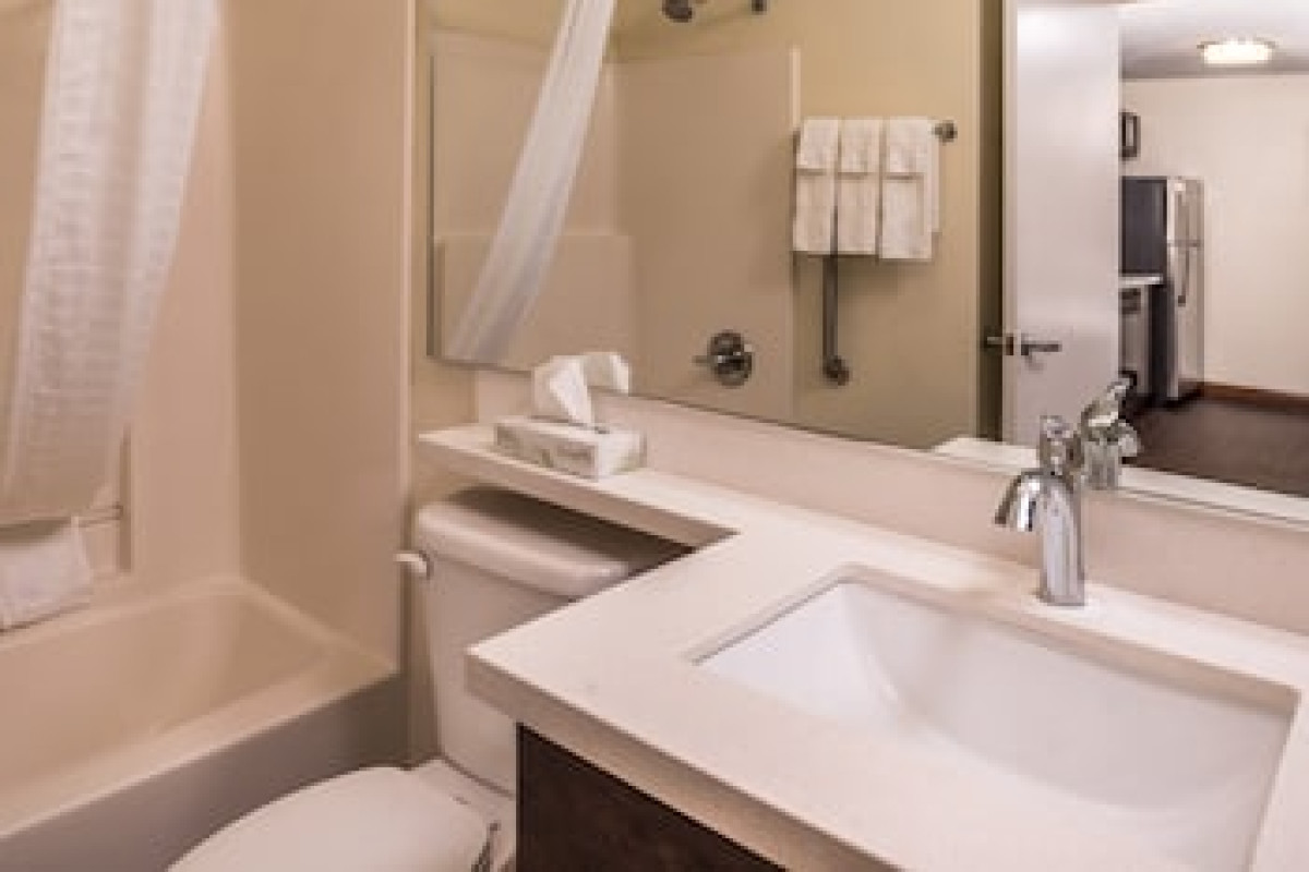 CANDLEWOOD SUITES KANSAS CITY SPEEDWAY