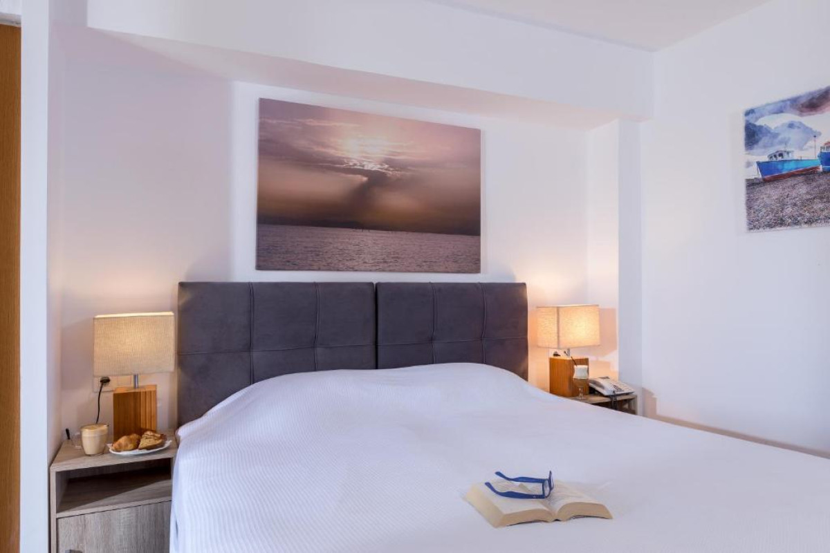 Cape Kanapitsa Hotel Suites