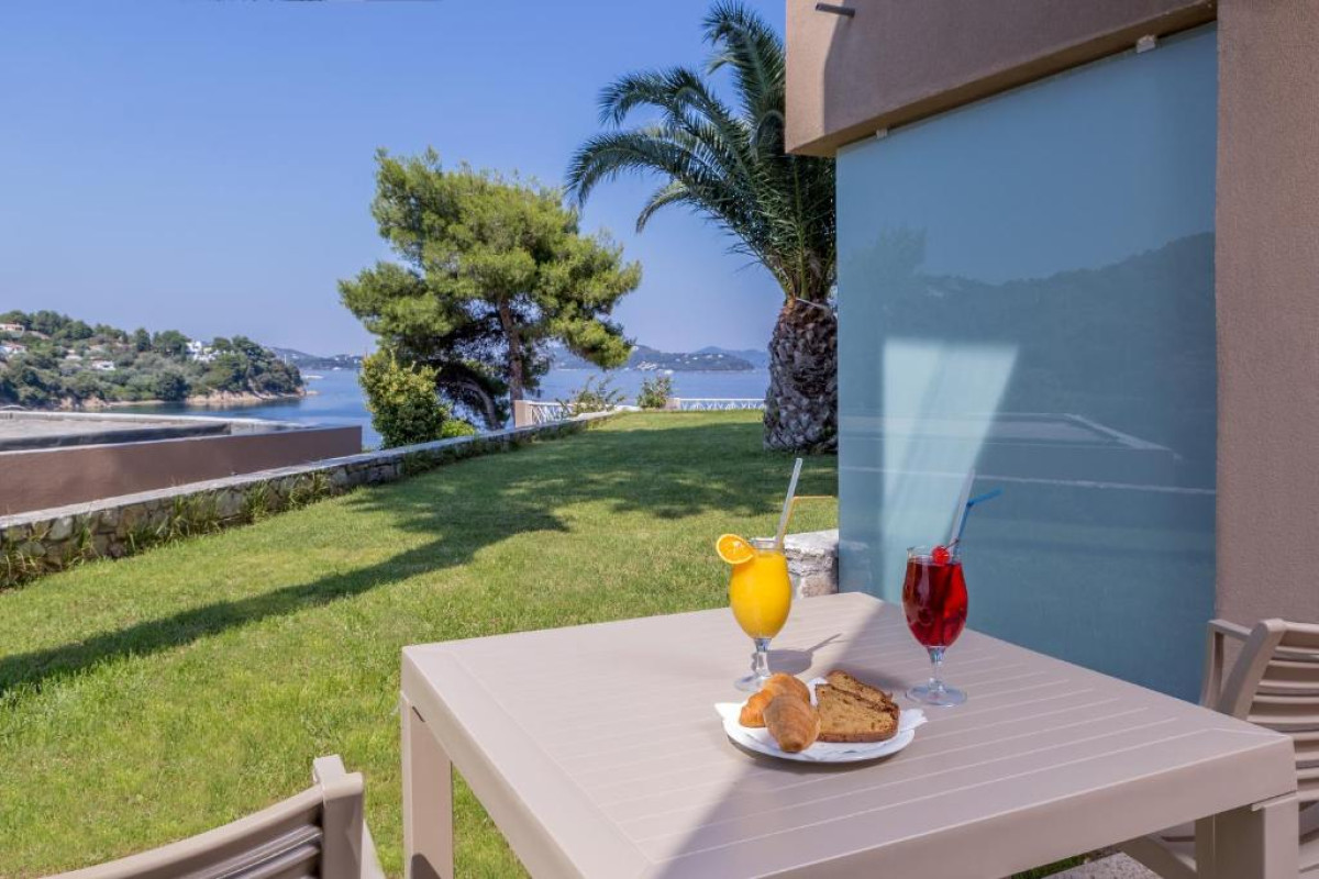 Cape Kanapitsa Hotel Suites