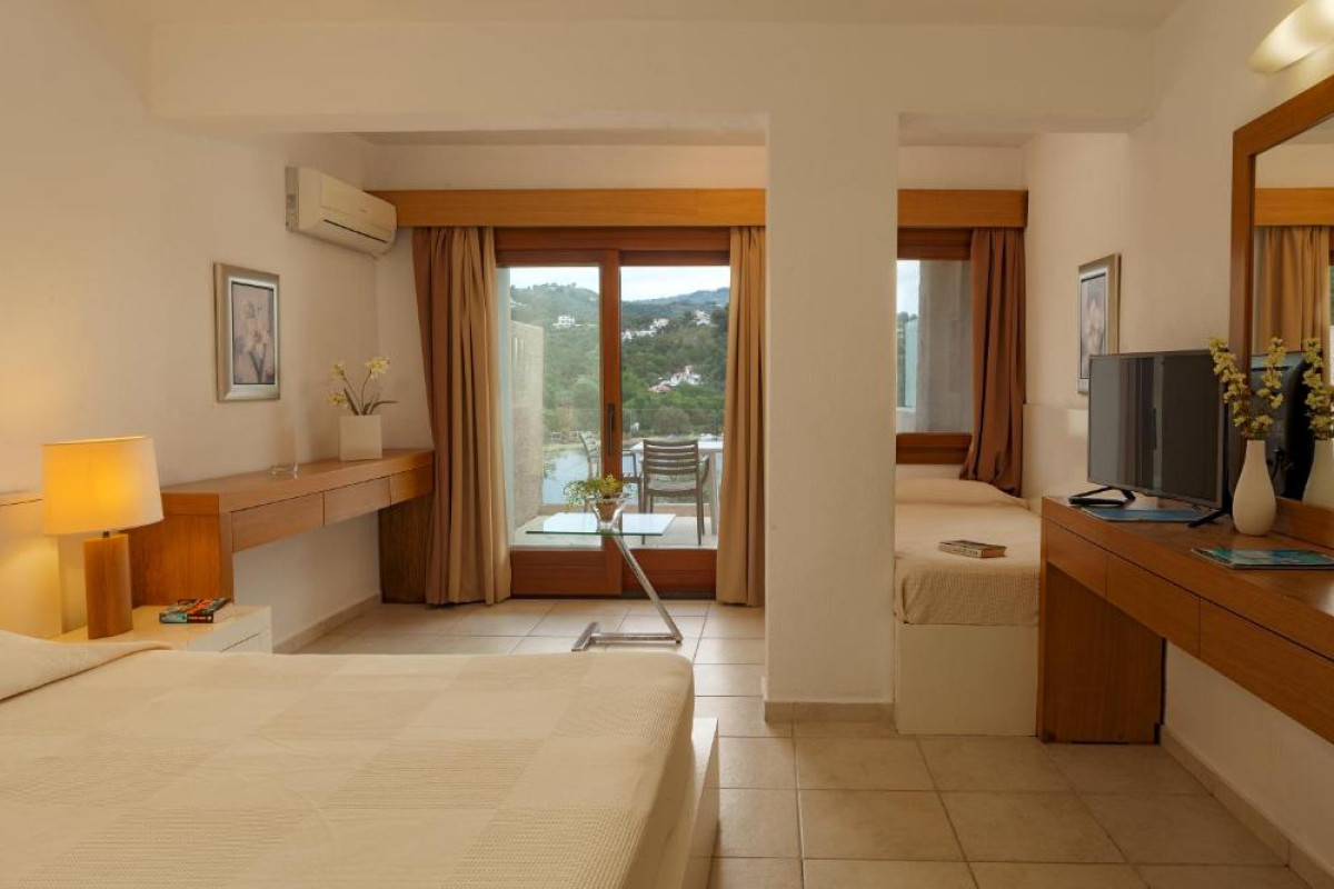 Cape Kanapitsa Hotel Suites