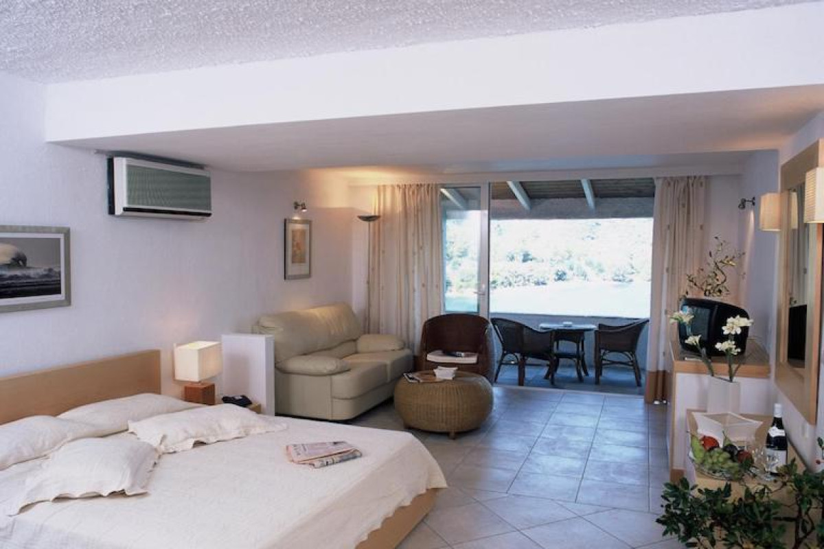 Cape Kanapitsa Hotel Suites