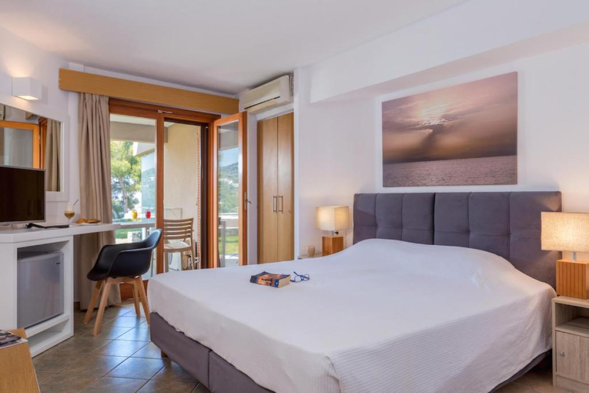 Cape Kanapitsa Hotel Suites