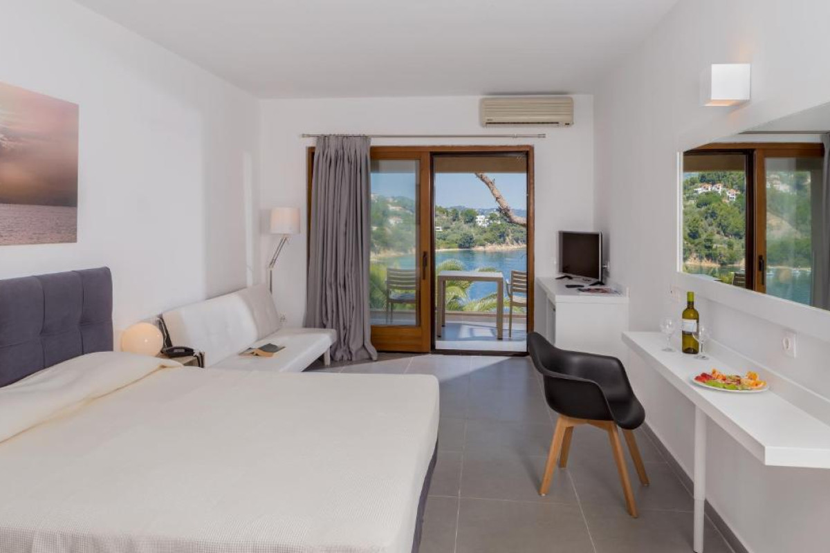 Cape Kanapitsa Hotel Suites