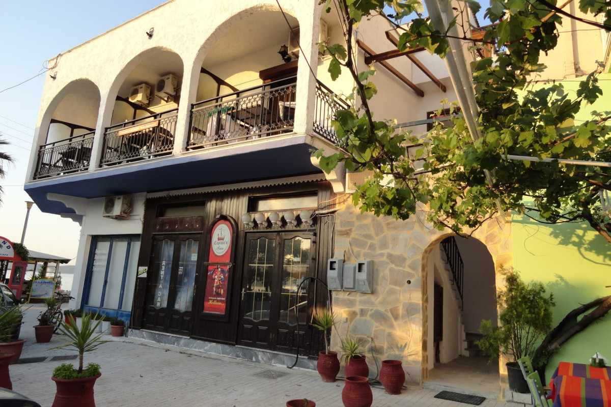 Captain's Beach Apartments
