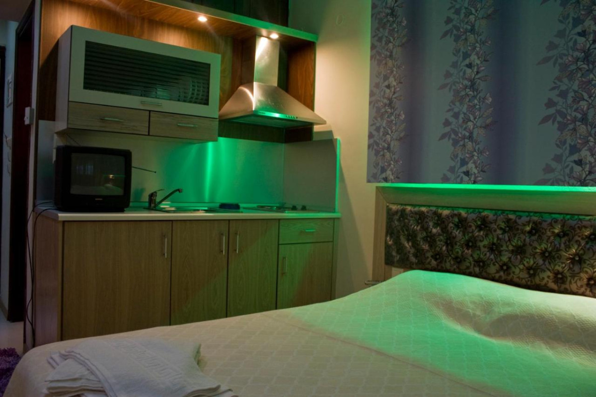 CAPTAINS BEACH APARTMENTS
