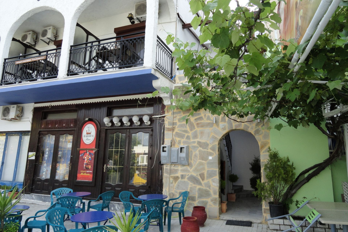 Captain's Beach Apartments
