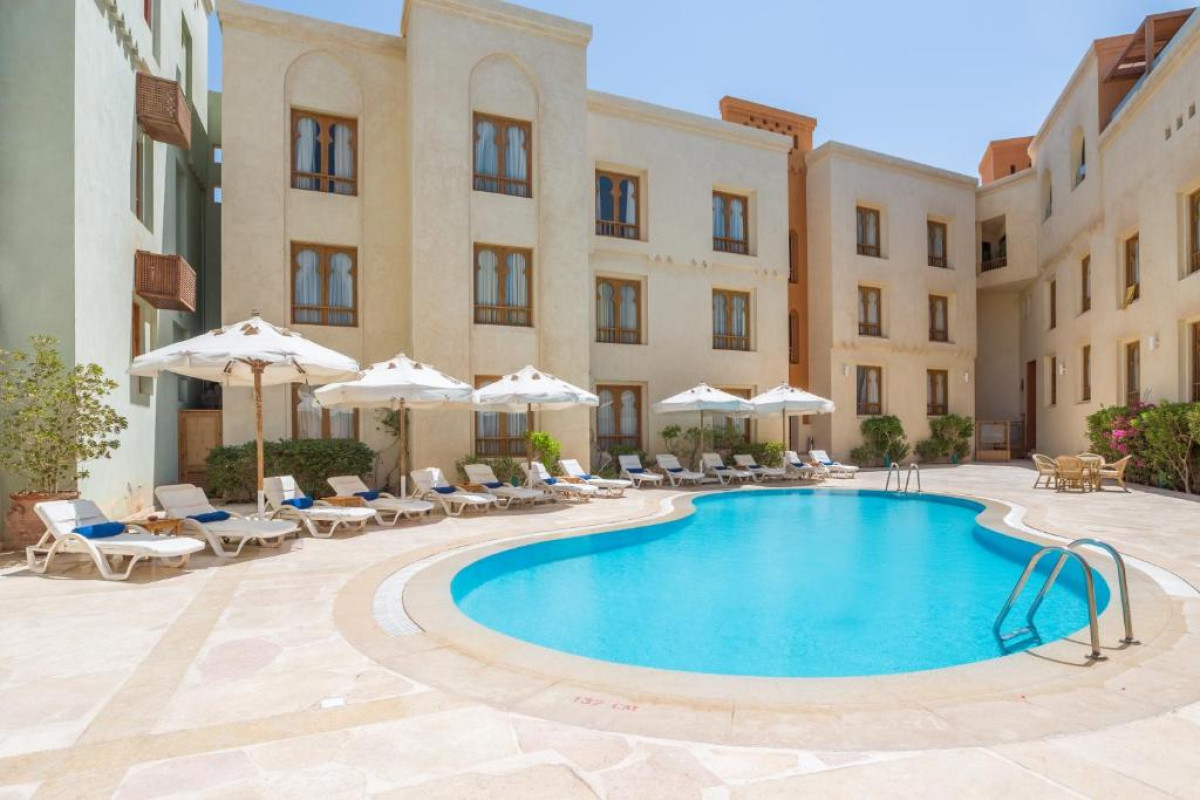 CAPTAINS INN EL GOUNA