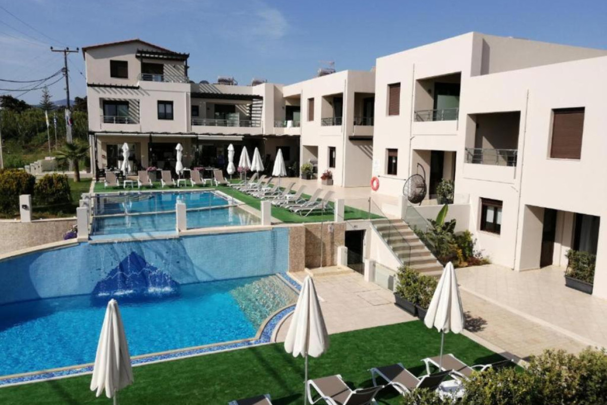 Carisa Suites and Apartments