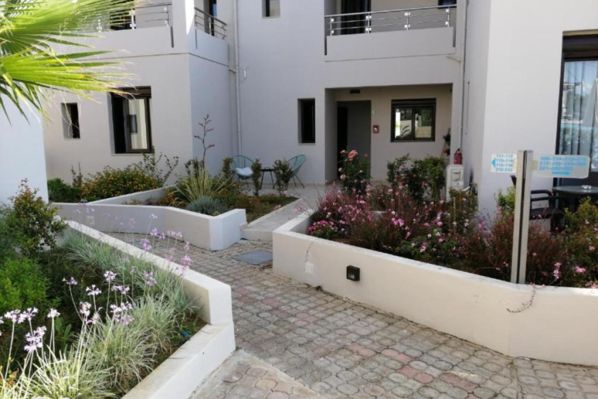 Carisa Suites and Apartments
