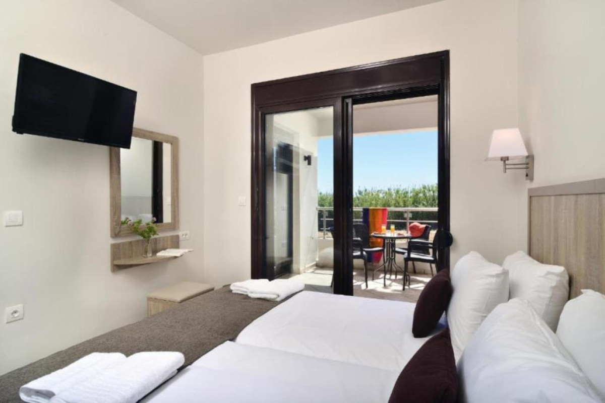 Carisa Suites and Apartments