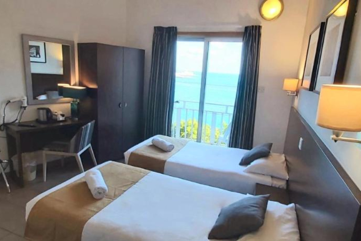 Carlton Hotel