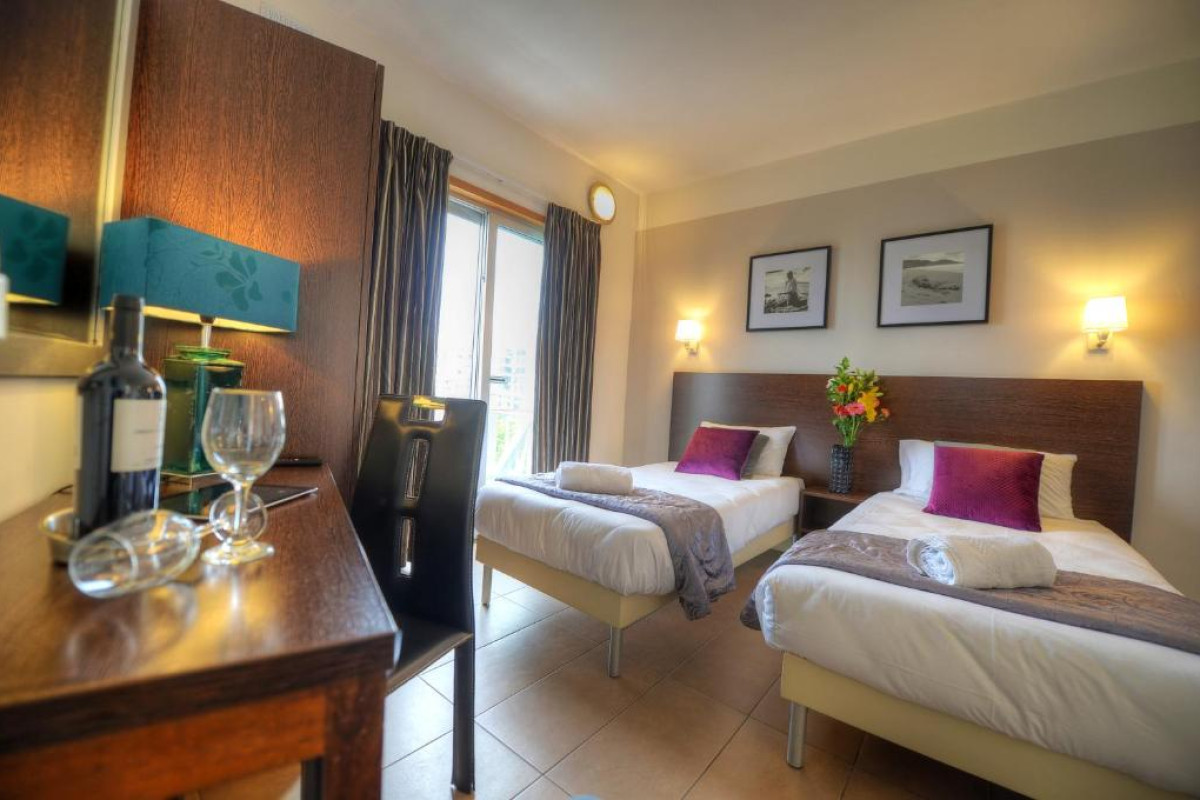 Carlton Hotel