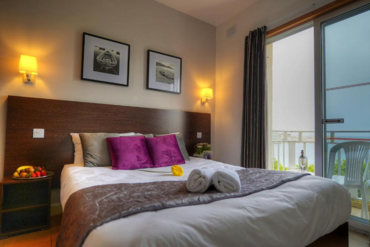 Carlton Hotel