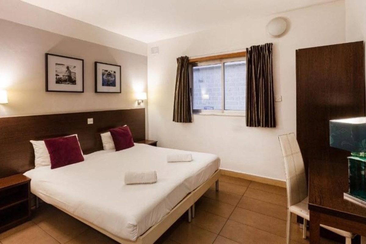Carlton Hotel