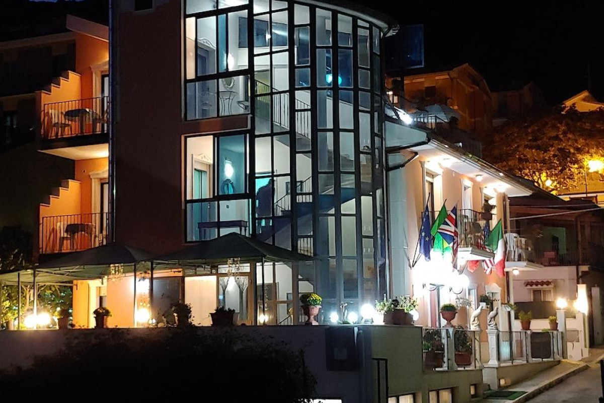 Carriera Hotel