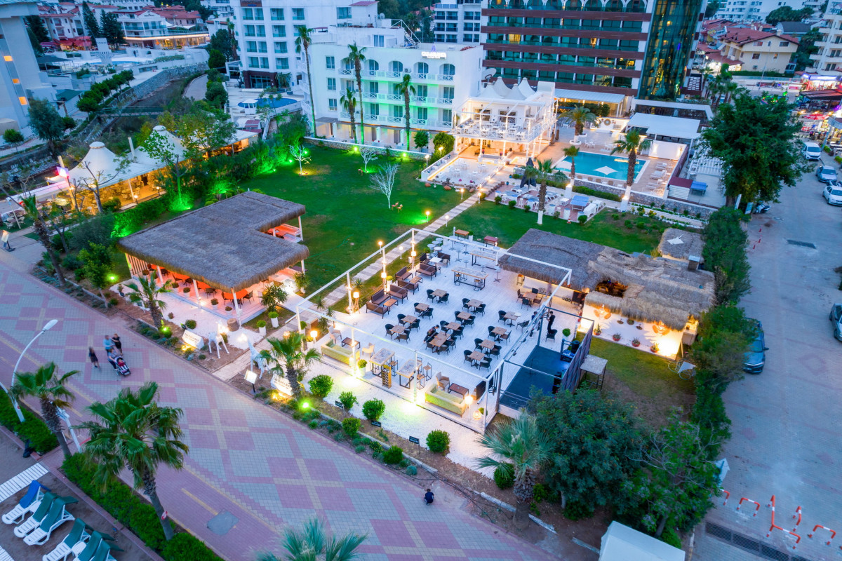 CASA BLANCA BEACH HOTEL