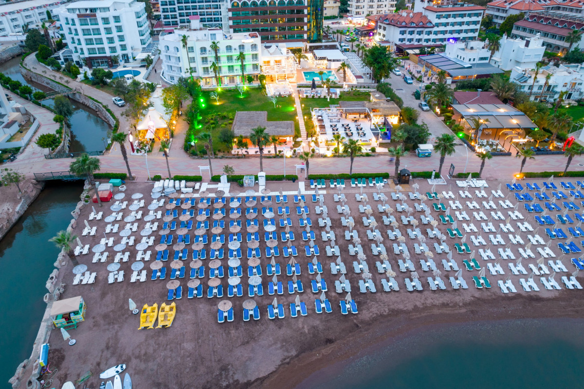 CASA BLANCA BEACH HOTEL