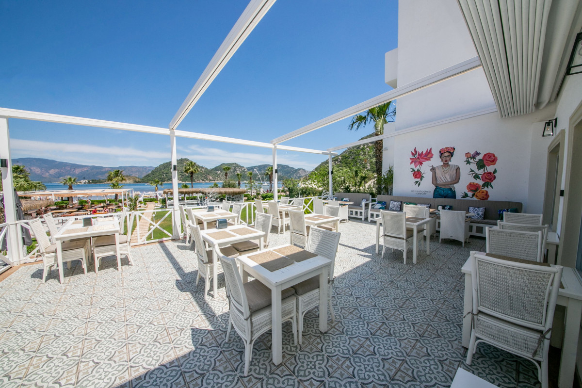CASA BLANCA BEACH HOTEL