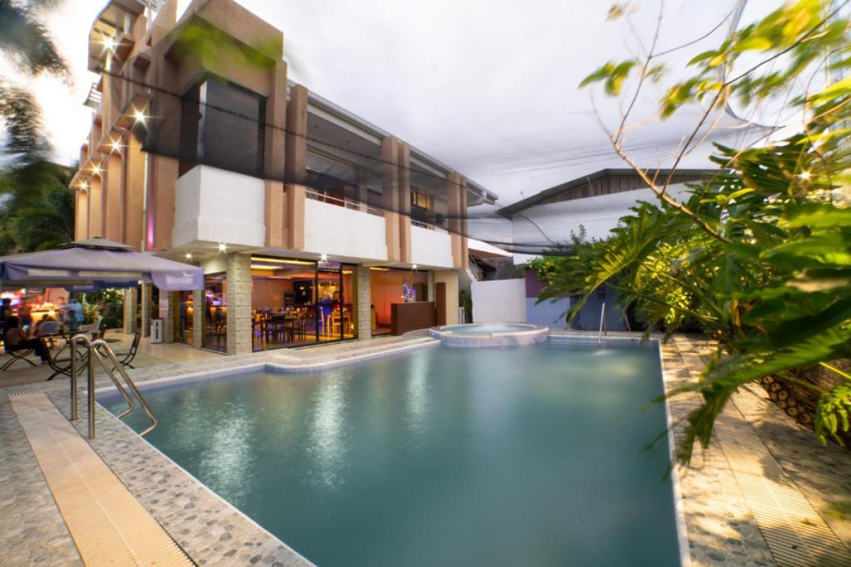 Hotel Casanas Suites