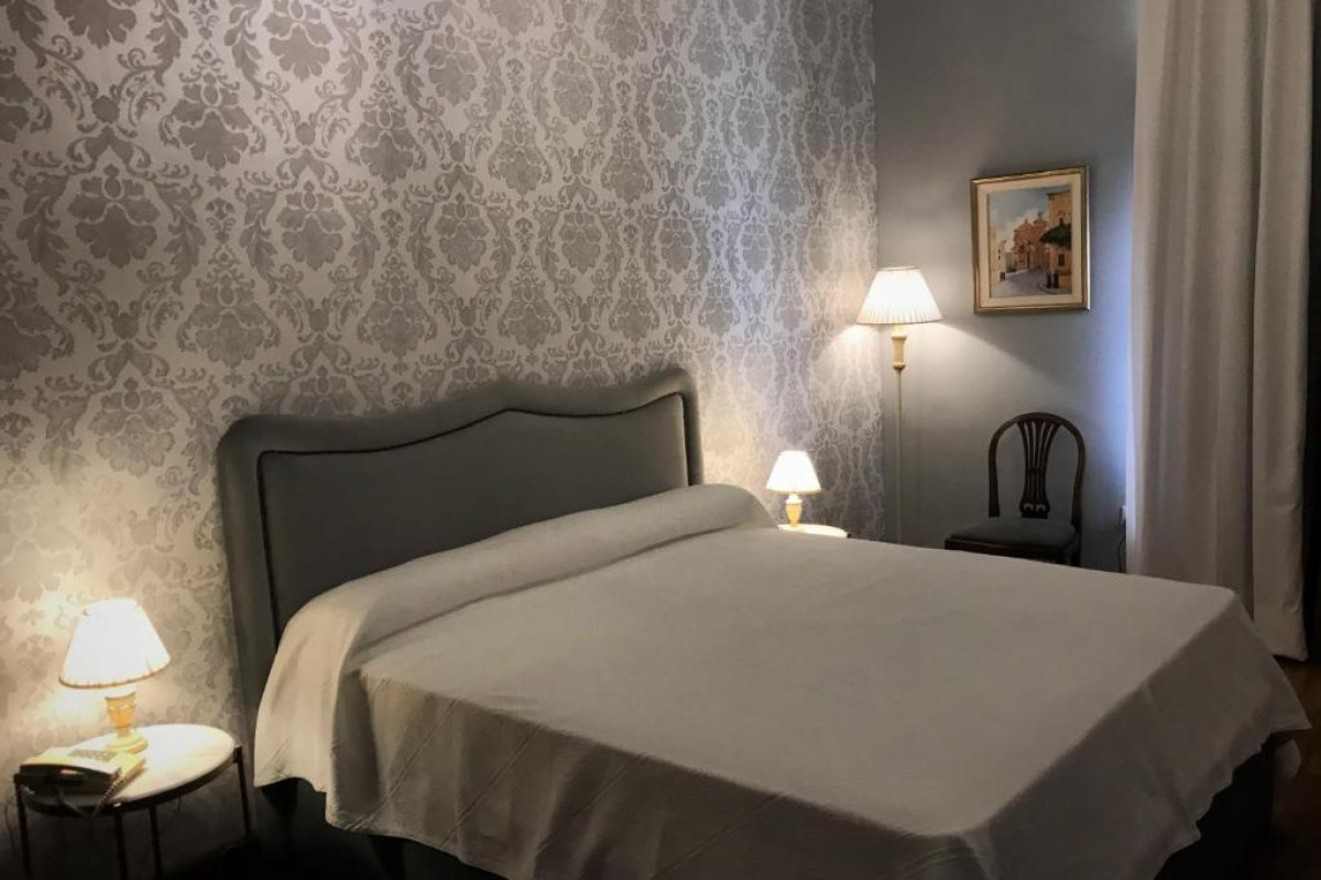 Castille Hotel