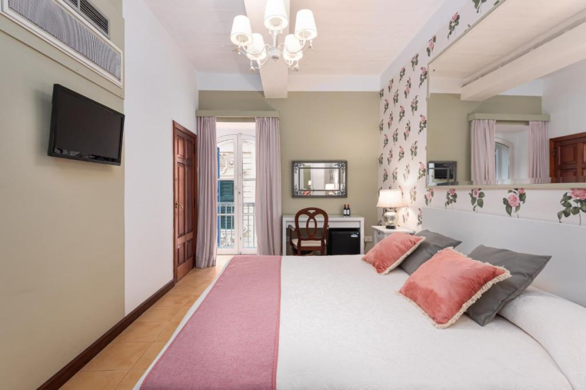 Castille Hotel