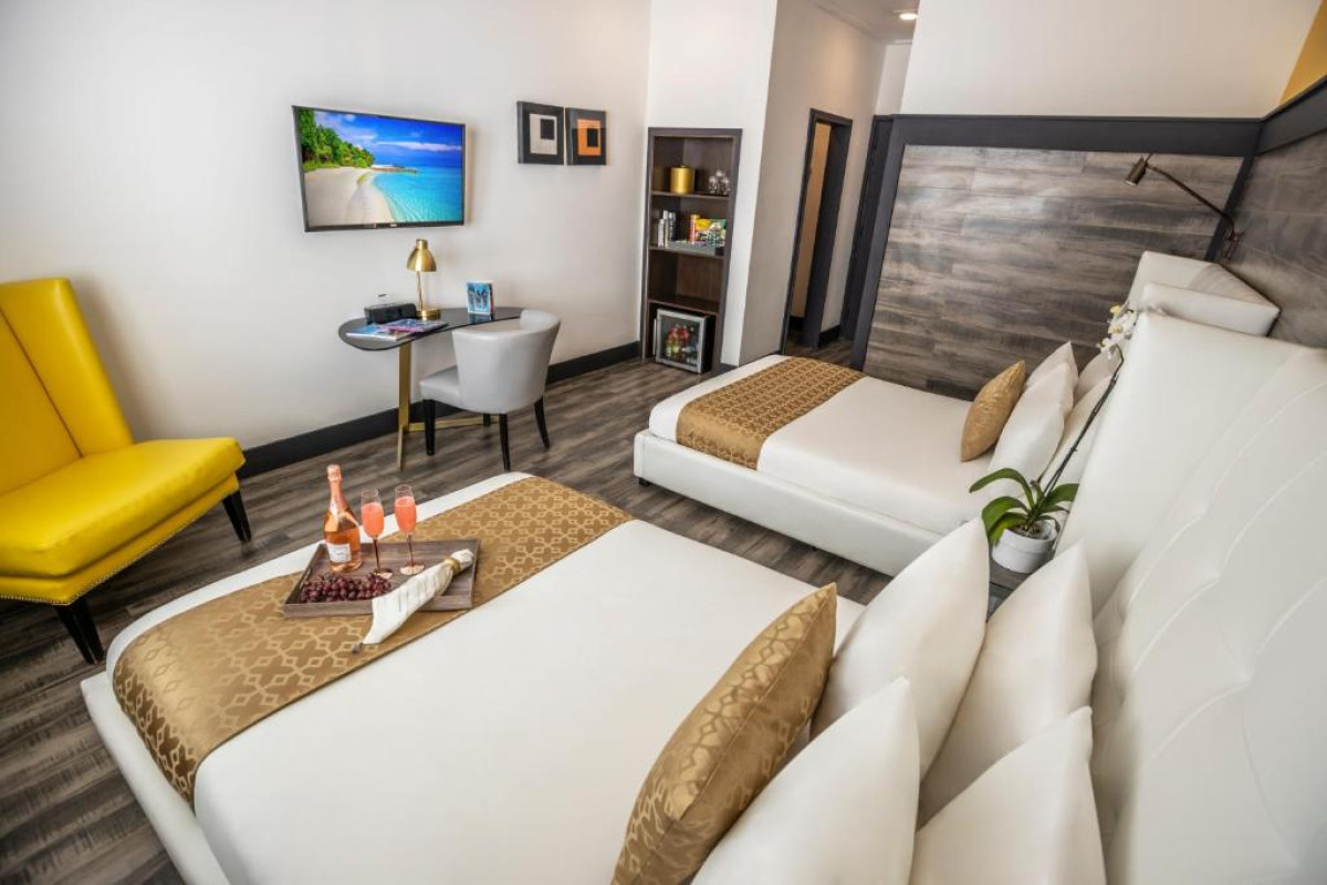 Catalina Hotel & Beach Club