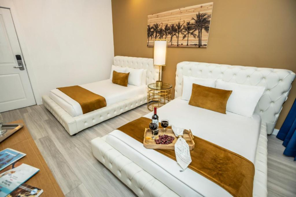 Catalina Hotel & Beach Club