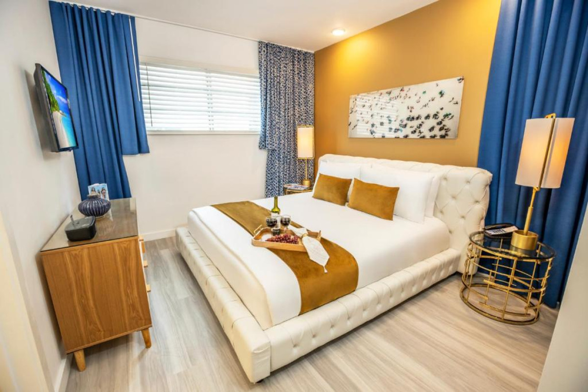 Catalina Hotel & Beach Club