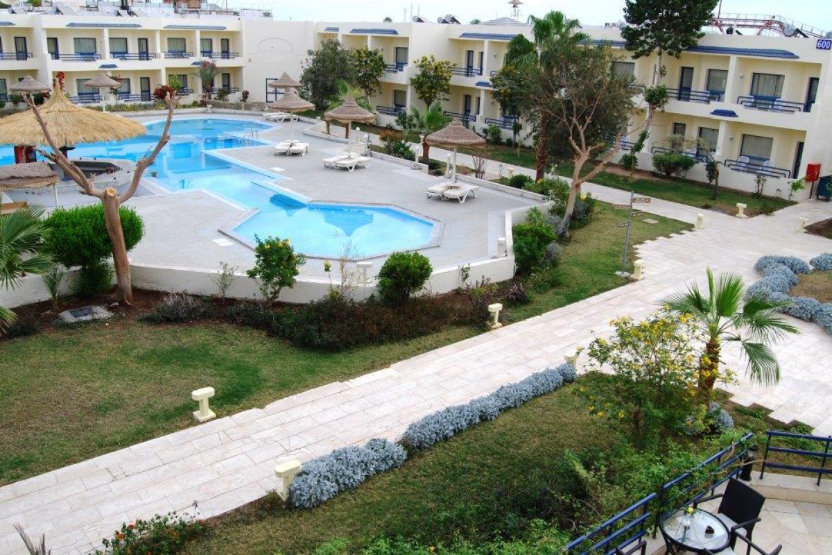 CATARACT RESORT_