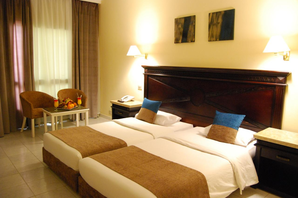 CATARACT RESORT_