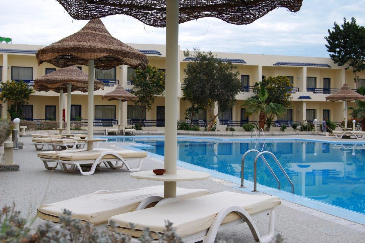 CATARACT RESORT_