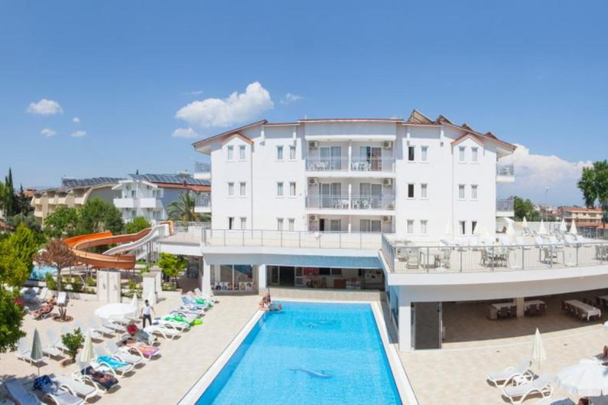 CATS GARDEN HOTEL