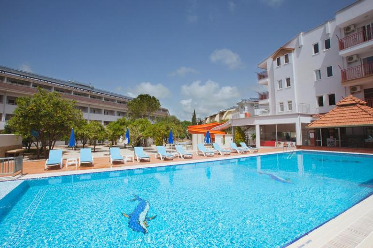 CATS GARDEN HOTEL