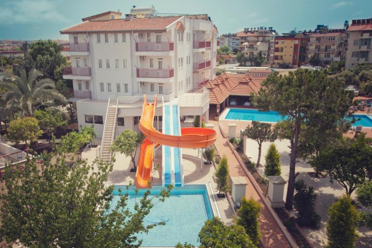 CATS GARDEN HOTEL