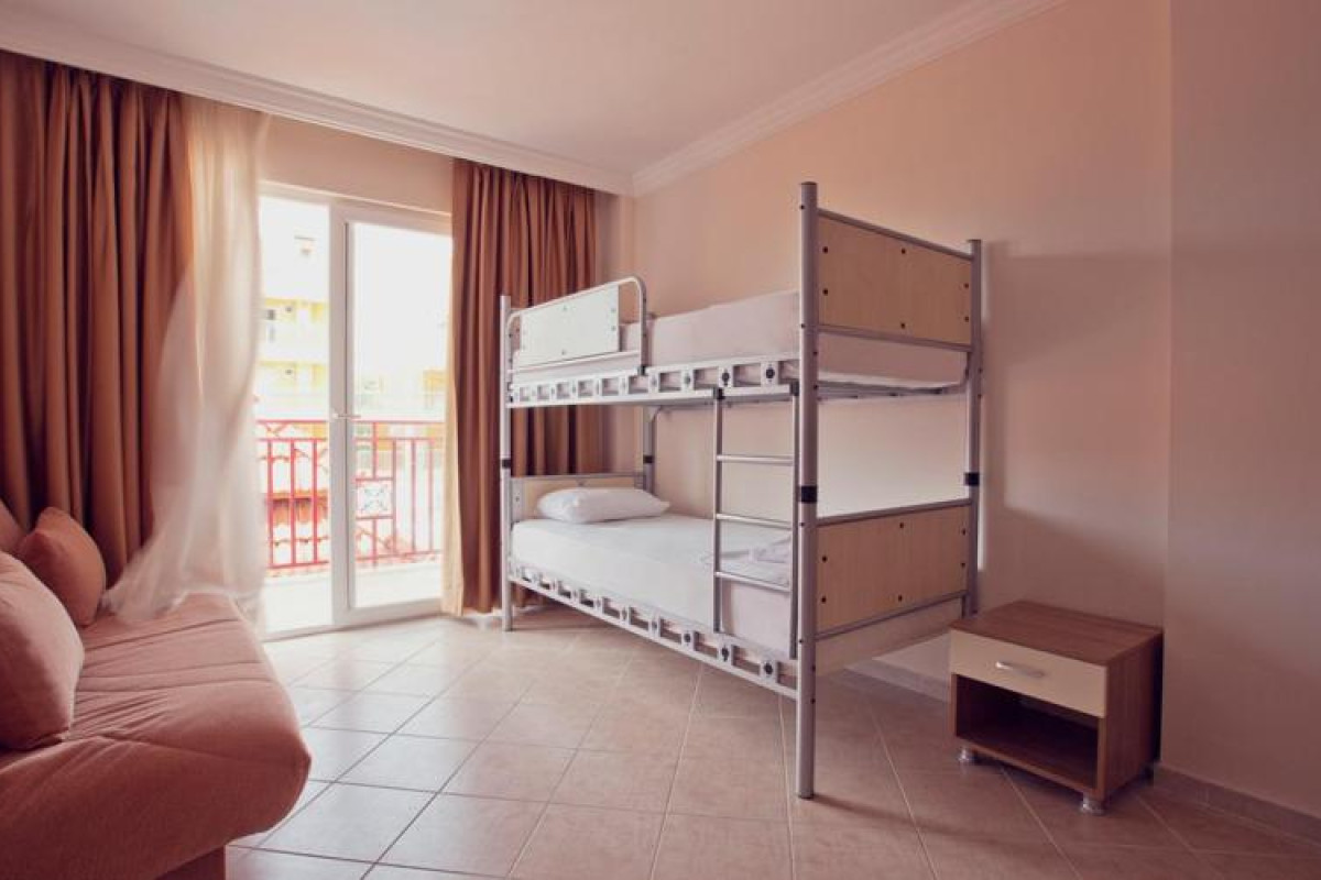 CATS GARDEN HOTEL