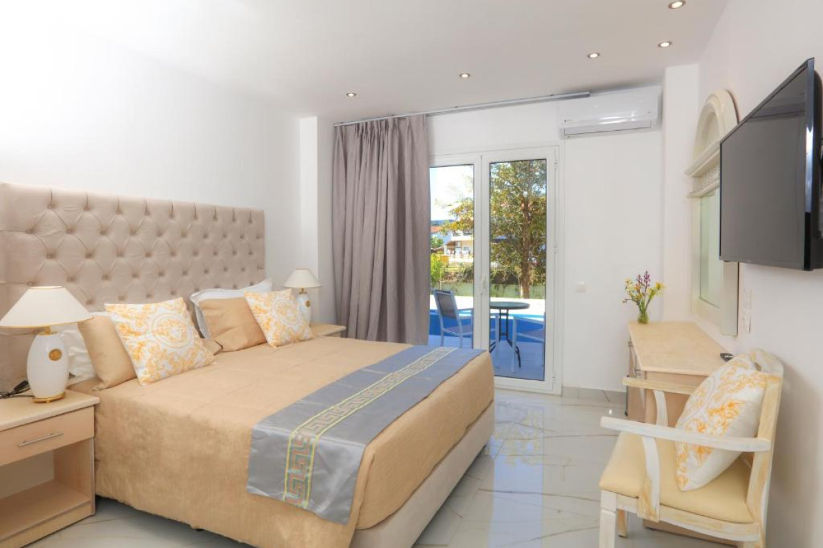 Cavomarina Beach Hotel