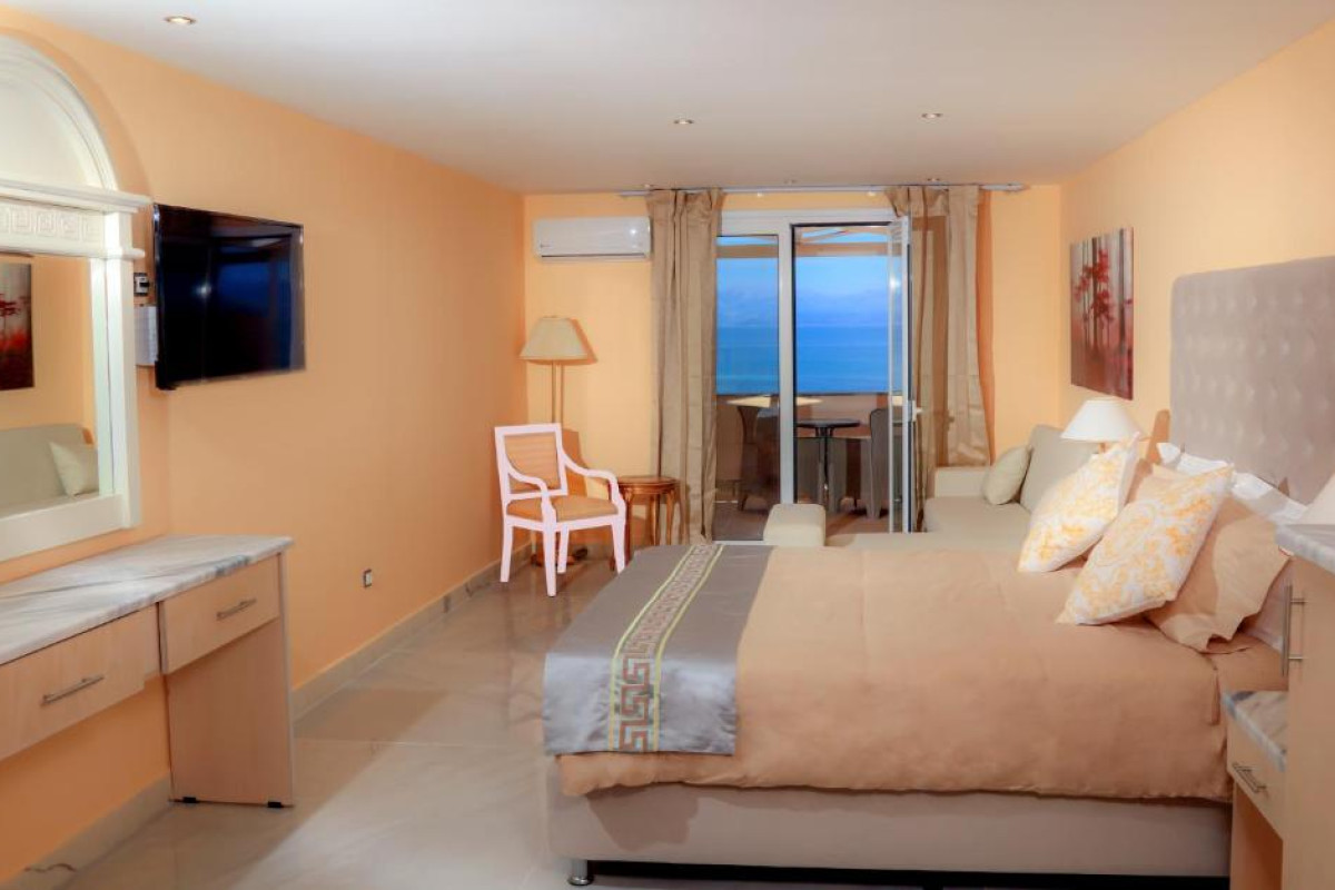 Cavomarina Beach Hotel