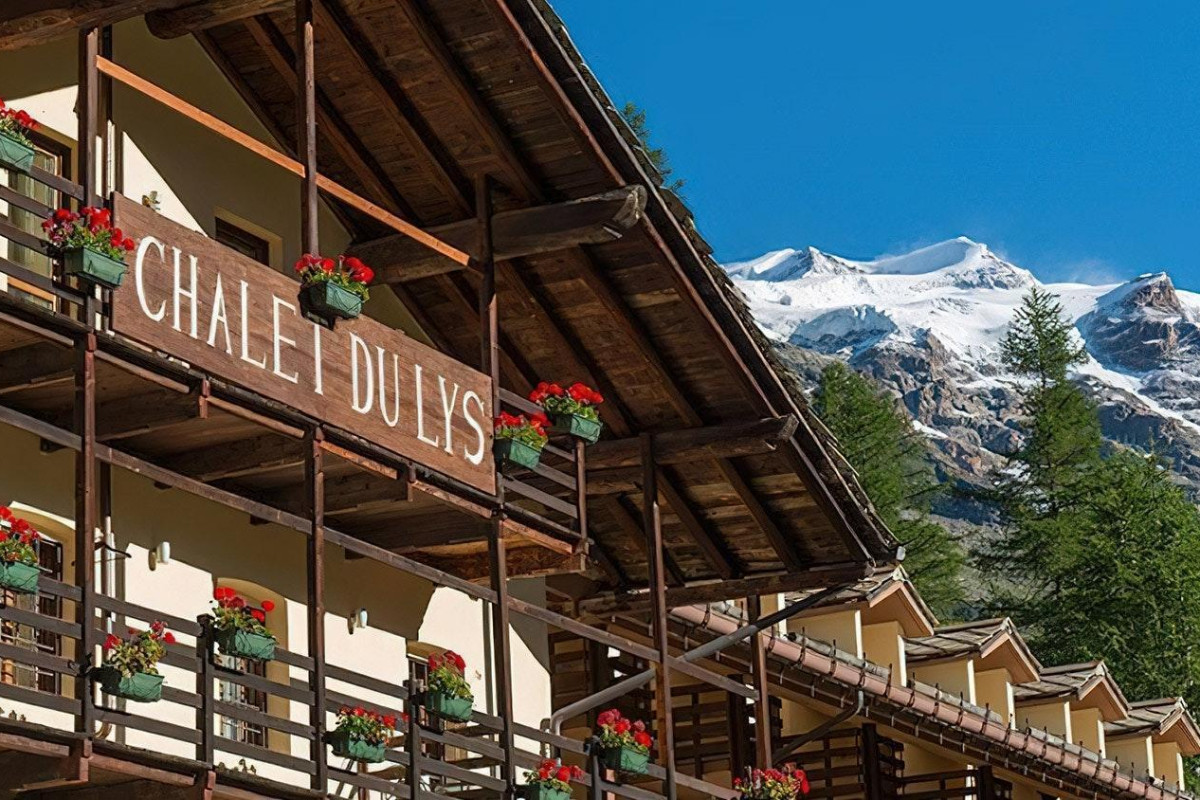 Chalet Du Lys Hotel & Spa