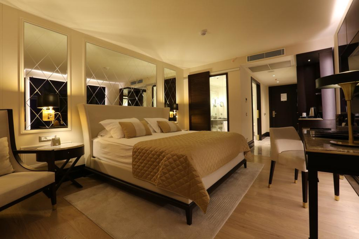 CHARISMA DELUXE HOTEL