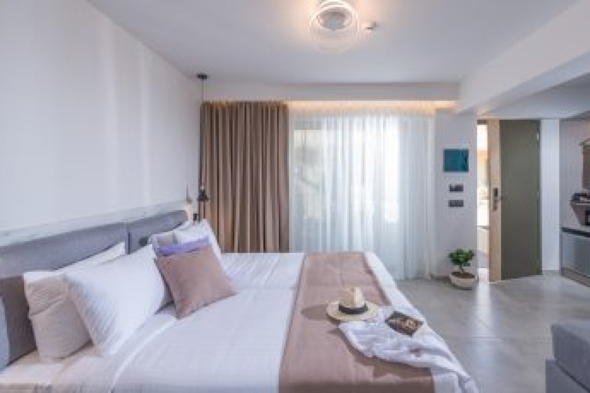 IMPERIAL PALACE (ADULTS ONLY)
