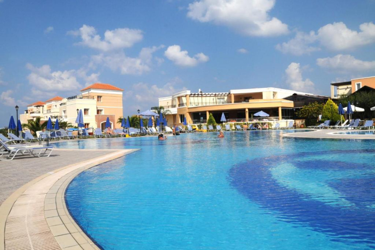 CHRISPY WORLD Hotel & Resort  Water Park